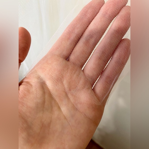 Elegant Tulle Wedding Veil With Floral Crown - Picture 8 of 8